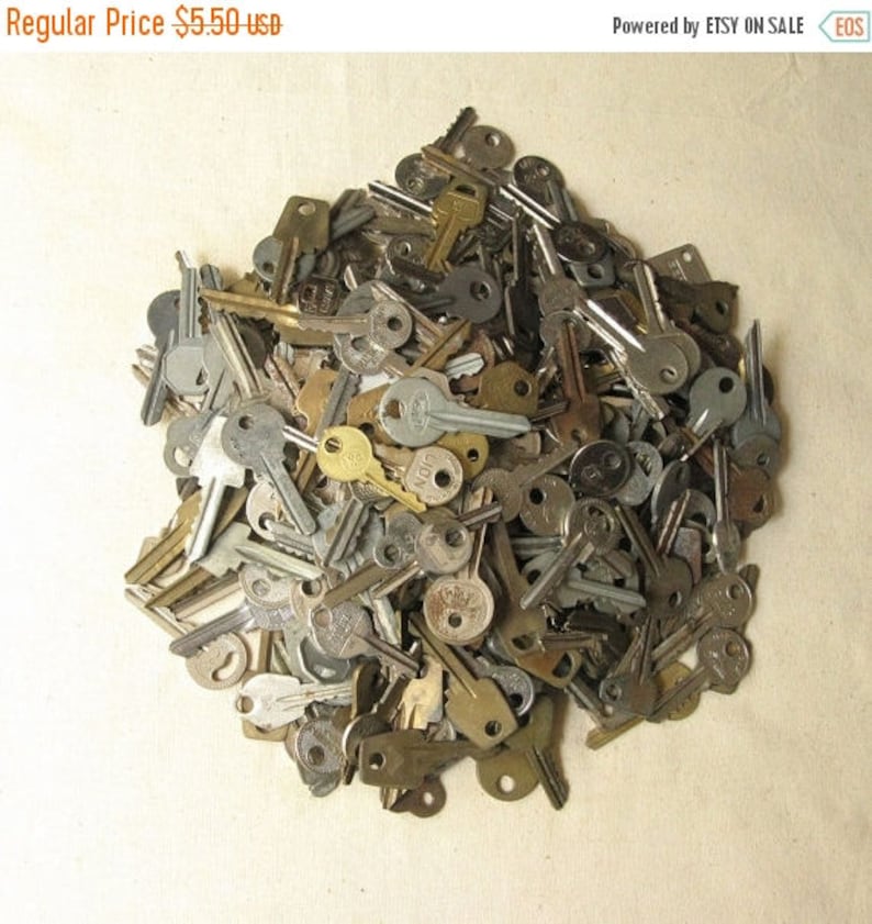 10 pcs Vintage Keys, Flat Keys, Old Keys, Steampunk Keys, Strange Keys, Keys Collections, Salvaged Keys, Instant Collection image 1