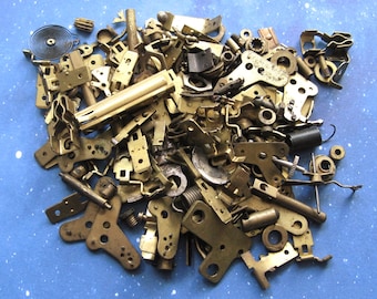 Vintage Clock Parts: Steampunk Gears, Mixed Media Art (40 gr)