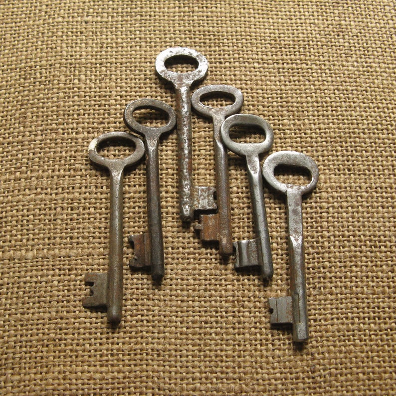 Vintage Metal Keys Rusty Hardware Scrap Craft Supply Etsy