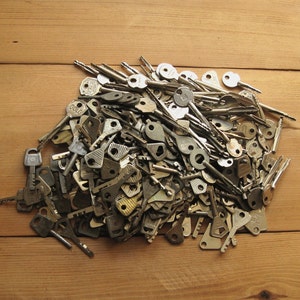 Vintage Metal Keys: Antique Hardware Charms, Art Supply (Set of 10)