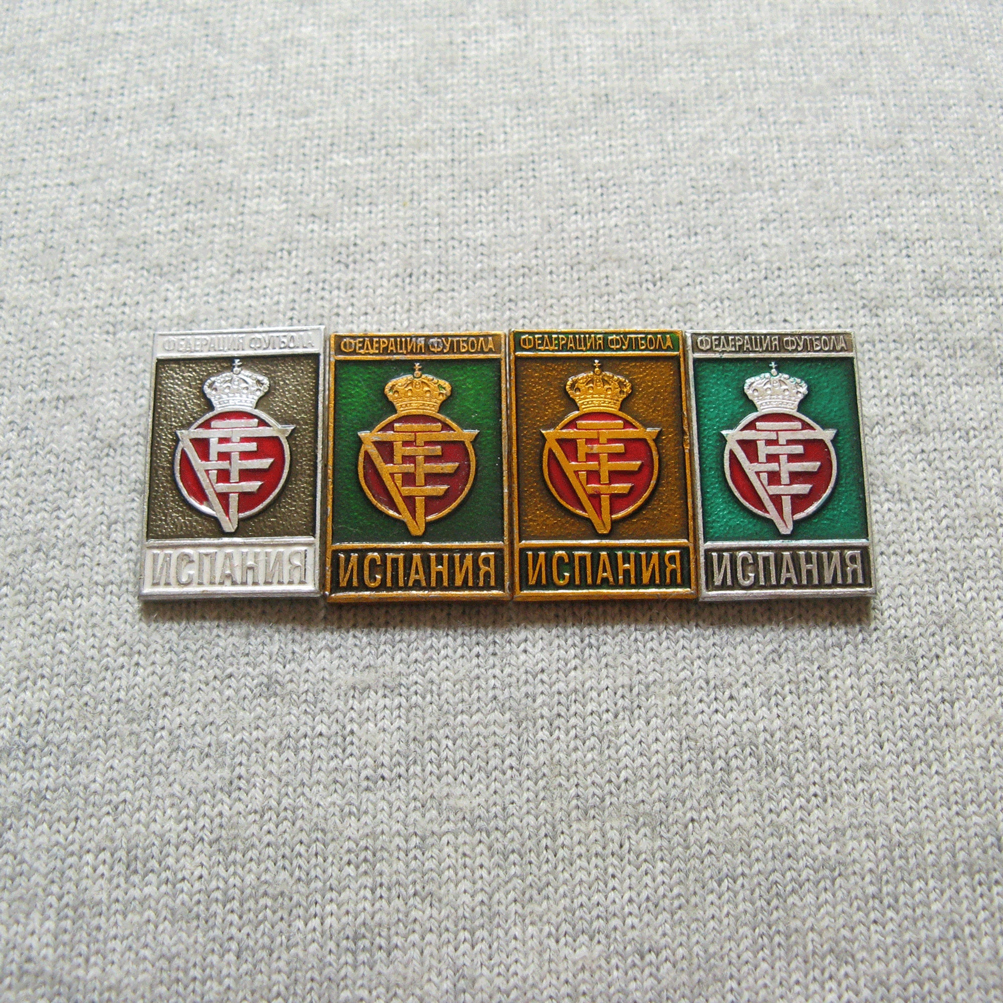 Pin’s Vintage URSS – Fédération De Football Des Années 1950, Drapeau Soviétique
