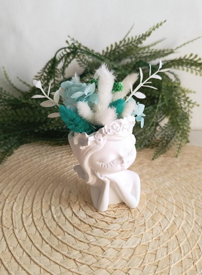 POUPEE ANCIENNE TETE PORCELAINE RARE PAR SA PEITE TAILLE DE 27cm. EUR