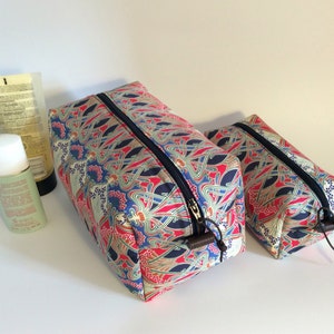 Washbag, Liberty fabric with waterproof lining, travel bag, cosmetics, toiletries bag, travel bag, makup bag, sponge bag