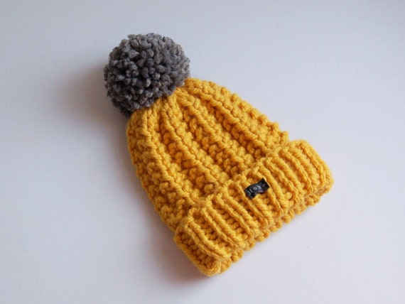 womens burgundy bobble hat