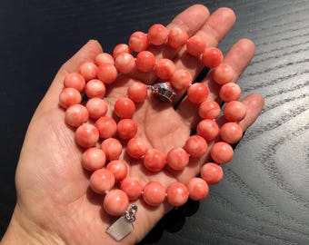 Große, 11 mm große Vintage-Halskette aus natürlicher, rötlich-rosa japanischer Koralle.
