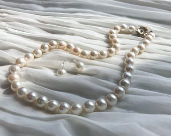 Conjunto vintage de collar y pendientes de perlas grandes de agua dulce de Mitsukoshi.