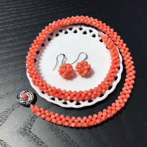 44 cm lange vintage ketting met natuurlijke roze koraalkralen. afbeelding 3