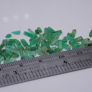 Natural Raw groene zeshoek Crystal Emerald edelstenen, Collectibles Gem, Gems, Raw Emerald, Semi-kostbare edelstenen, Hexagonal Emerald Crystal Green