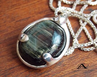 Pendentif oeil de chat en tourmaline, argent sterling, accent de diamants verts