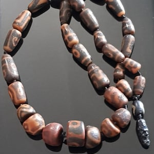 Rare Ancient Tibetan Dzi agate beaded necklace from  Himalaya