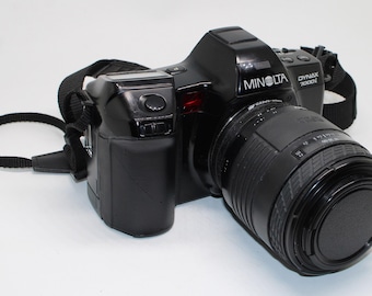1988 Minolta Dynax 7000i (Maxxum) 35mm film SLR Camera with