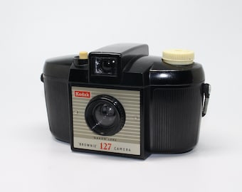 Kodak Brownie 127 Film Bakelite Camera with case – Classic snapshot from the 1950’s - Very good condition and tested