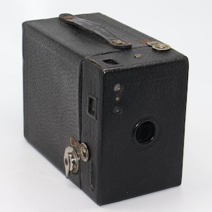 Kodak No 2 Cartridge Hawk-eye Model B 120 Film Antique Box Camera – c. 1926 - Tested and very good condition