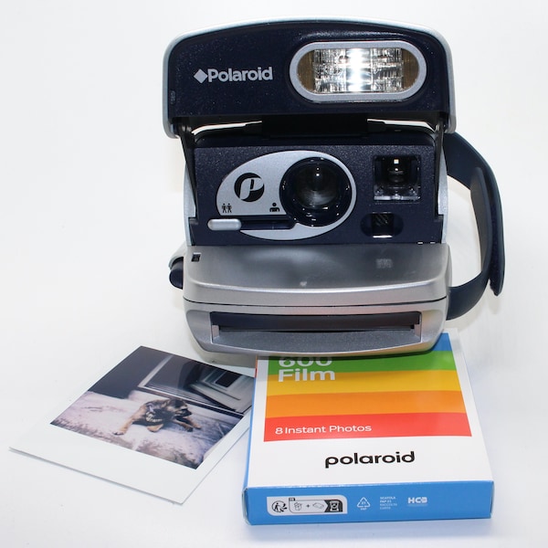 Polaroid P600 Instant Camera with brand-new 600 film, manuals and retail box - Very good condition - Tested & working