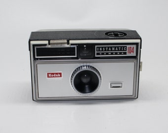 Kodak Instamatic 104 with box and ever-ready case - Classic 126 Film Camera – Very good condition and tested - c.1963