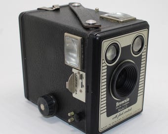 Vintage Kodak Brownie Six-20 Model D Box Camera with case - 1950s Collectible