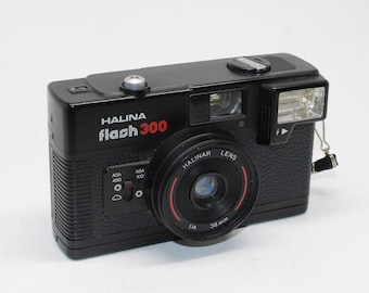 1980s Halina Flash 300 35mm Film Compact Camera with case - Film tested