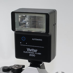 Vivitar 2000 Electronic Flash Unit: Vintage Camera Hot-Shoe Connection