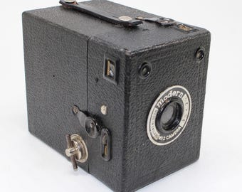 1930s Modern No. 2 120 Film Box Camera – Made in England – Very good condition, tested