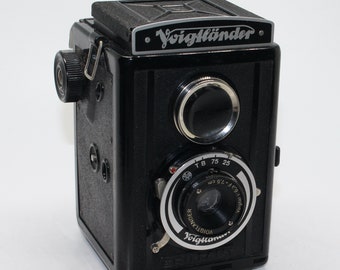 Voigtländer Brillant Bakelite TLR 120 Roll Camera with original ever-ready case and instructions - c.1940 - Very good condition & tested