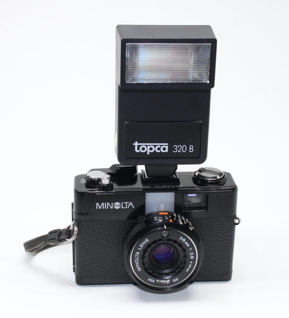 1980年代製ミノルタ Hi-Matic G2 35mmコンパクトカメラ（フラッシュ