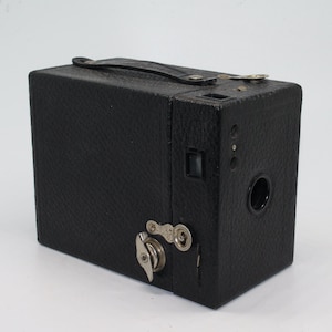 Kodak No 2 Cartridge Hawk-eye Model B 120 Film Antique Box Camera – c. 1926 - Tested and very good condition