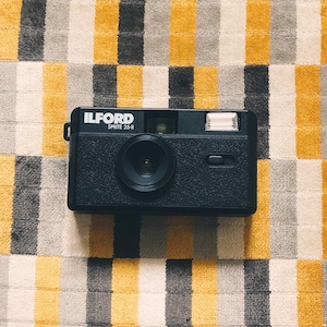 Ilford Sprite 35-II 35mm Film Reusable Compact Camera in Black – Retro Vibes – Lomography