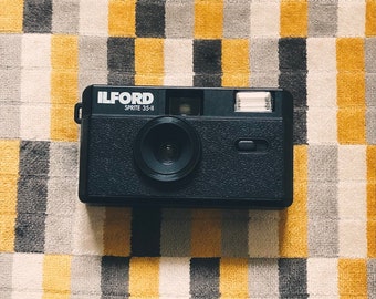 Ilford Sprite 35-II wiederverwendbare Kompaktkamera mit 35-mm-Film in Schwarz – Retro-Vibes – Lomography