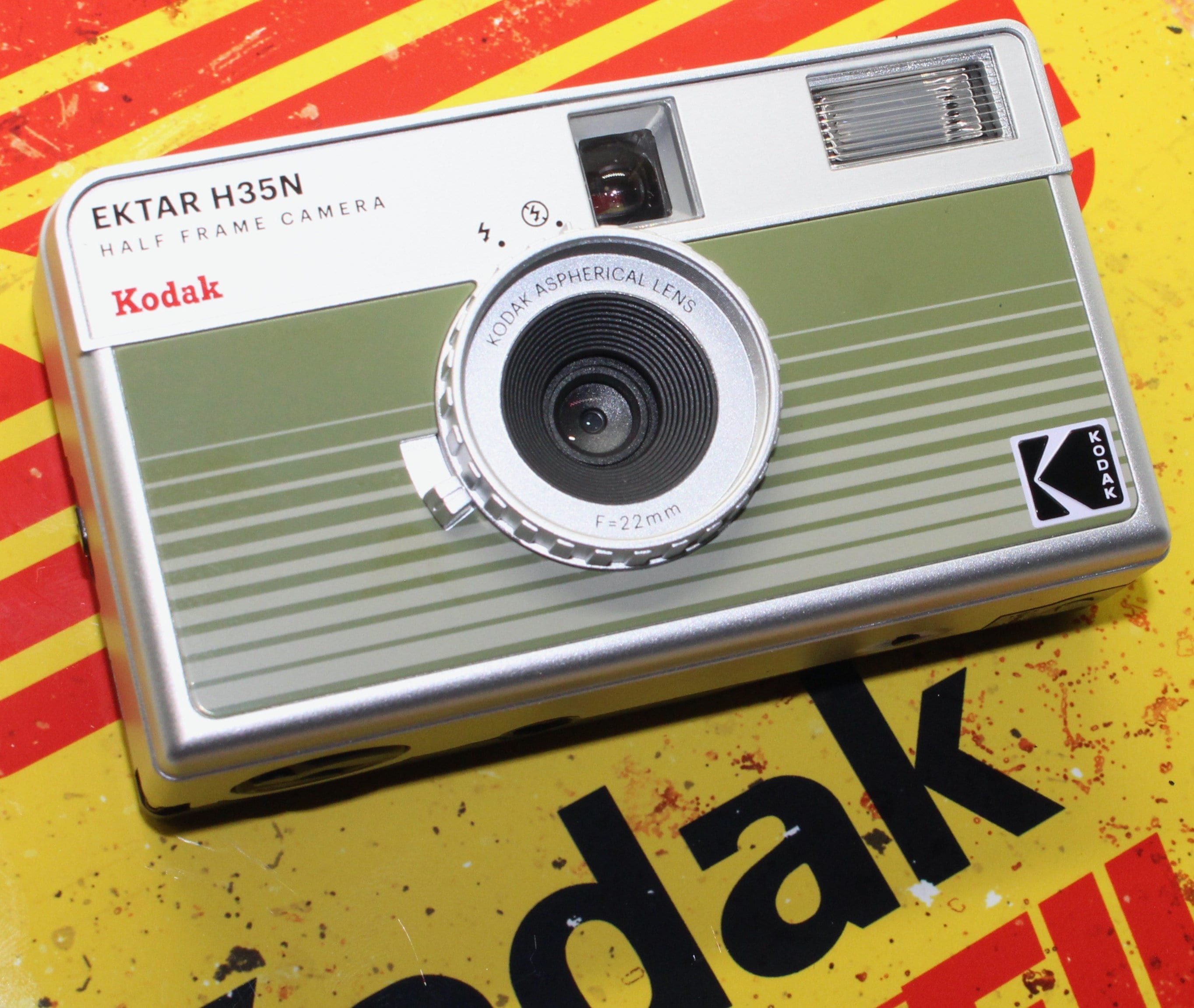 Kodak Ektar H35N Half Frame 35mm Film Reusable Green Compact Camera – Retro Vibes – 22mm Coated Glass Lens