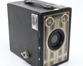 Cámara Kodak Six-16 Brownie Junior vintage: modelo francés Art Déco