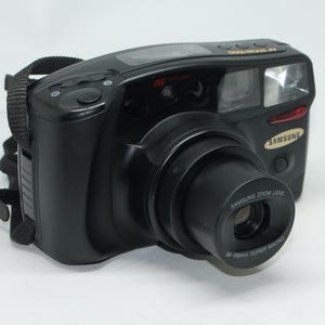 Samsung AF Zoom 1050 35mm Film Compact Camera with 38-105mm Auto Super Macro Zoom Lens with case - Very good condition & tested