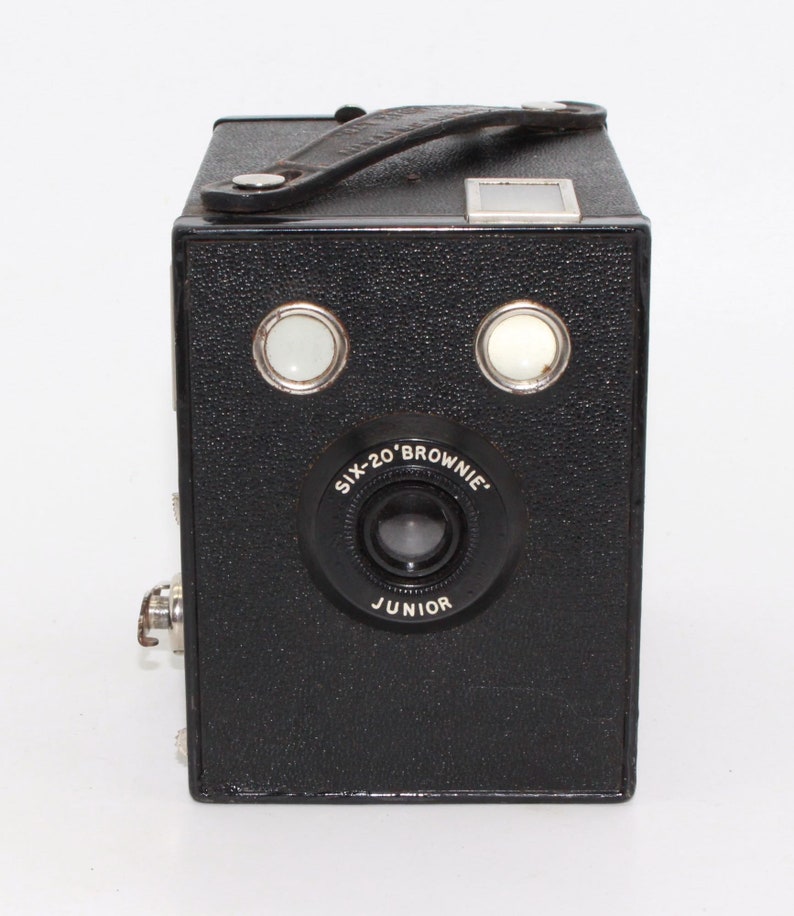 Very Good condition and tested c.1936 Kodak Six-20 Brownie Junior Box Camera