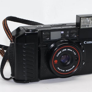 Canon Sure Shot AF35M II: cámara de película de 35 mm con estuche