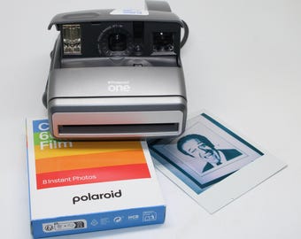 Polaroid One Instant Camera with a new pack of Polaroid 600 film - Tested & working