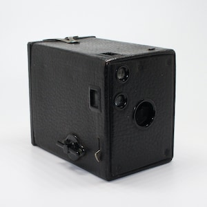 Eastman Kodak No. 0 Brownie Box Model A Camera 127 Film with case – Very good condition and tested – c.1928