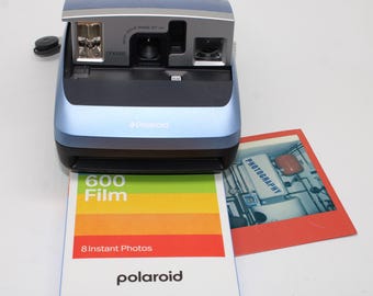 Vintage Polaroid One600 Instant Camera with new pack of 600 film - Tested