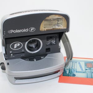 1990年代のヴィンテージ ポラロイド P600 インスタントカメラ