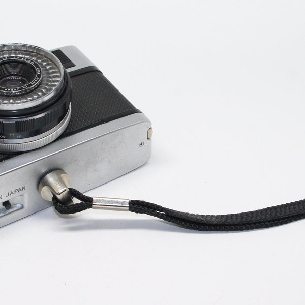 Vintage 1970s Camera Hand / Wrist Strap with screw-in for tripod socket – Retro chic and very good condition