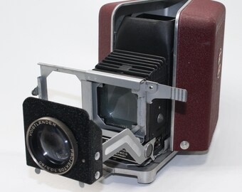 Vintage Voigtlander Zett 150 Slide Projector - Ingenious 1960s clamshell design