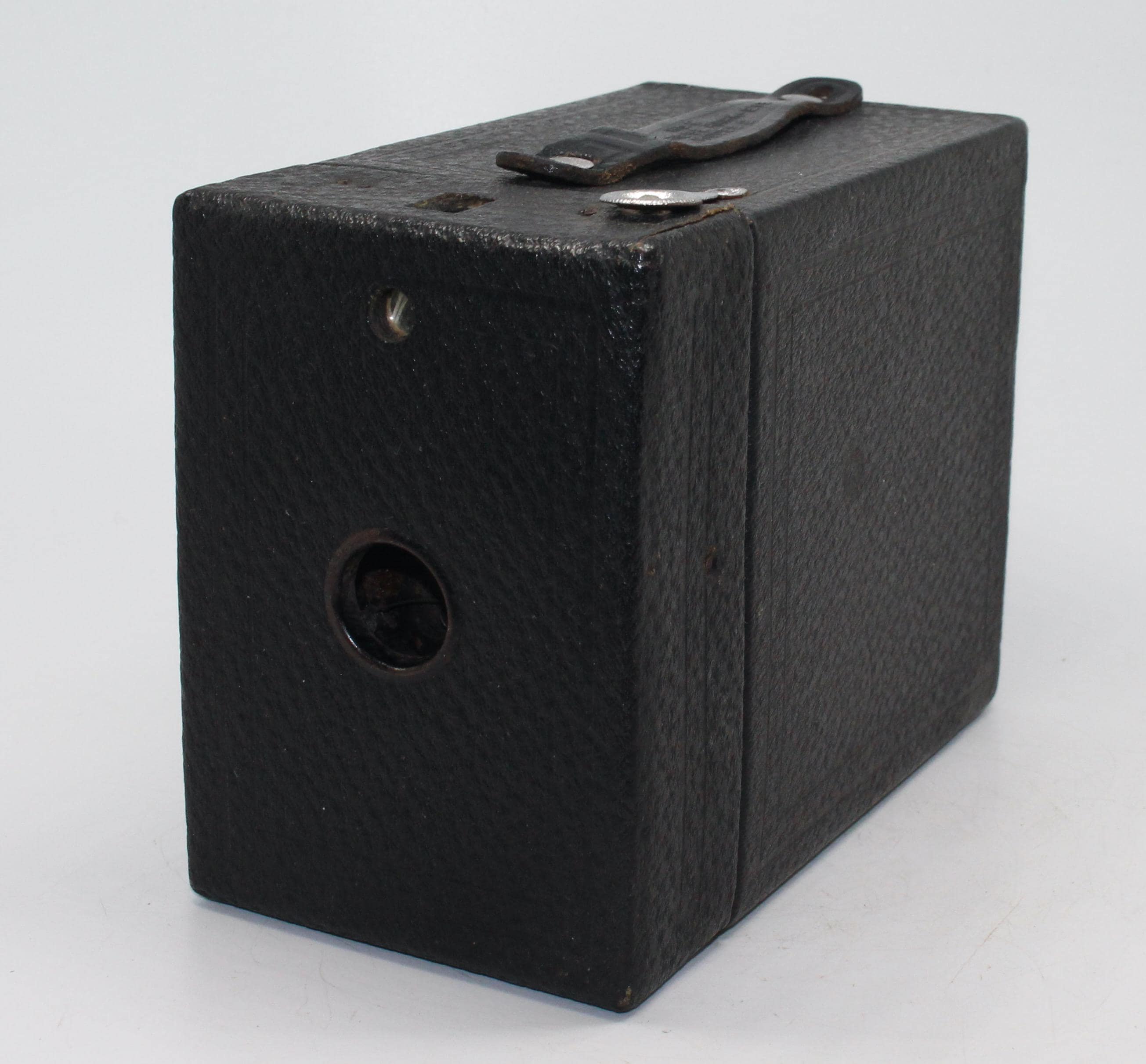 ボックスカメラコダックＲＡＩＮＢＯＷ ＨＡＷＫ-ＥＹＥ Ｎｏ，２ ＭＯＤＥＬ Ｃ File:Kodak Rainbow Hawk-Eye No. 2 Model C - disassembled.jpg