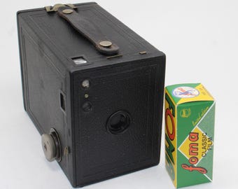 Antique Kodak No. 2 120 Film Brownie Box Camera Model F with new film & case