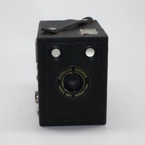 Kodak Six-20 Popular Brownie Box Camera First Version - c.1937 - Good condition and tested