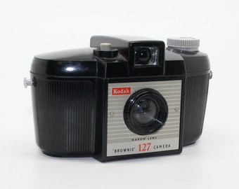 Kodak Brownie 127 Film Bakelite Camera – Classic snapshot from the 1950’s - Very good condition and tested