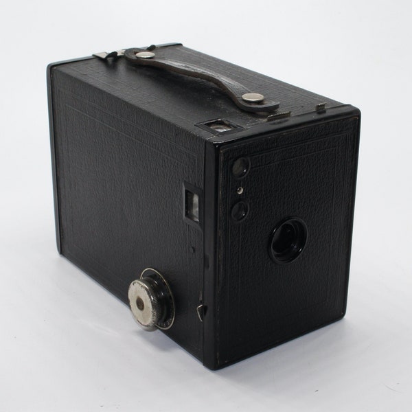 Kodak Ltd No. 2 Brownie Box Camera Model F with case - Uses modern 120 Film - c. 1925 - Very good condition and working