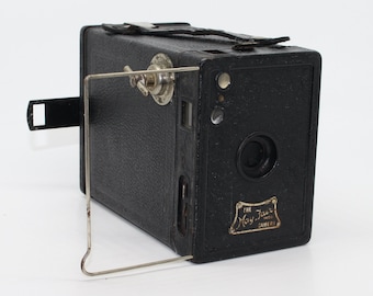 Houghton Butcher May Fair Box Camera – 120 Roll Film 6x9cm – Very good condition and tested – c.1930's