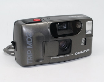 Olympus Trip MD2 35mm film Point and Shoot Fotocamera con custodia e manuale - Lomography - Testata e in buone condizioni