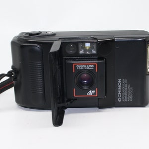 Chinon Belami AF 35mm Film Compact Camera with single barn door – c.1989 – Very good condition and tested