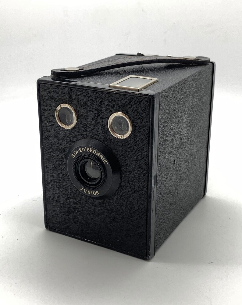 Very Good condition and tested c.1936 Kodak Six-20 Brownie Junior Box Camera