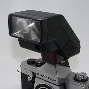 Canon Speedlite 300EZ Flash Unit: A-TTL, EOS Film Cameras, Tested