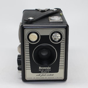 Vintage Kodak Brownie Six-20 Model D Box Camera - 1950s Collectible